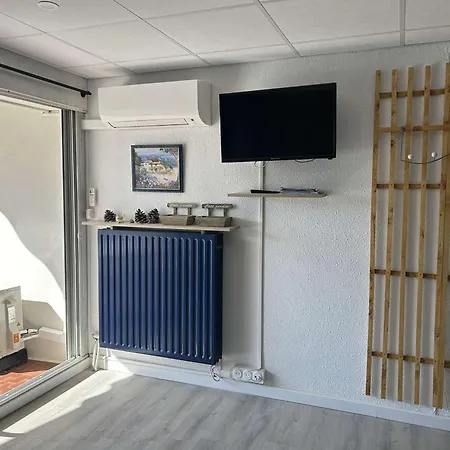 Renove, 4 Couchages, Proche Et Commerces, Parking Prive, Port Camargue - Fr-1-250-44 Apartment