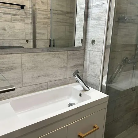 Renove, 4 Couchages, Proche Et Commerces, Parking Prive, Port Camargue - Fr-1-250-44 * Le Grau-du-Roi