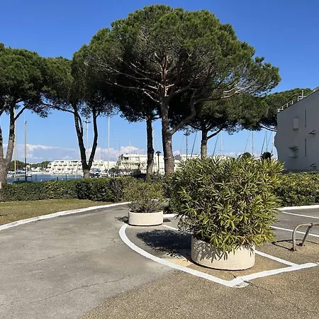 Renove, 4 Couchages, Proche Et Commerces, Parking Prive, Port Camargue - Fr-1-250-44 Apartment