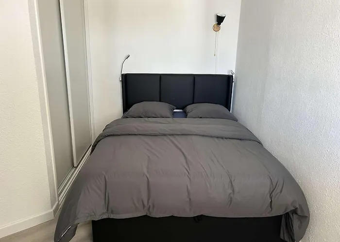 Rénové, 4 Couchages, Proche Et Commerces, Parking Privé, Port Camargue - Fr-1-250-44 Le Grau-du-Roi